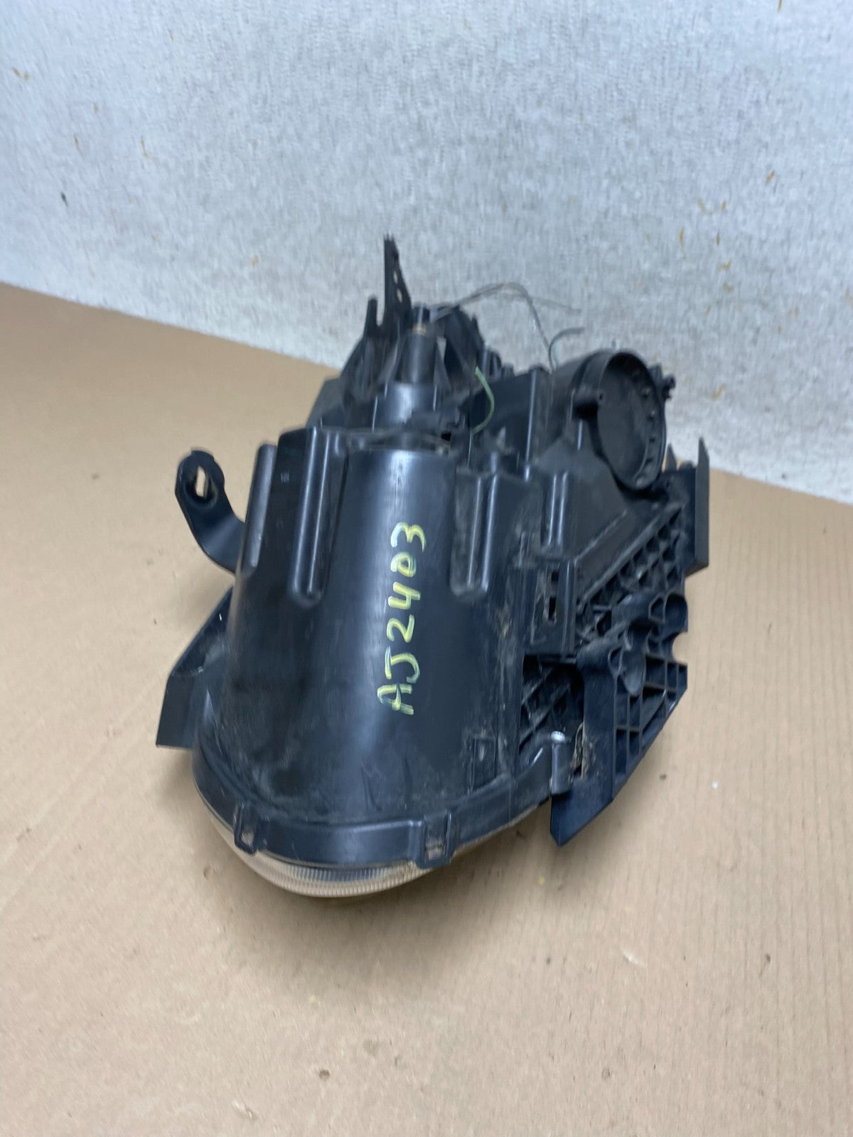 2009-2013 Nissan Rogue Right Passenger Halogen Headlight AJ2403 DW9