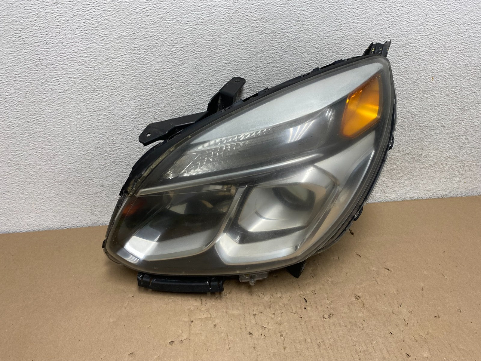 2016-2018 Chevrolet Equinox Left Driver LH Halogen Headlight AG6752 DW0