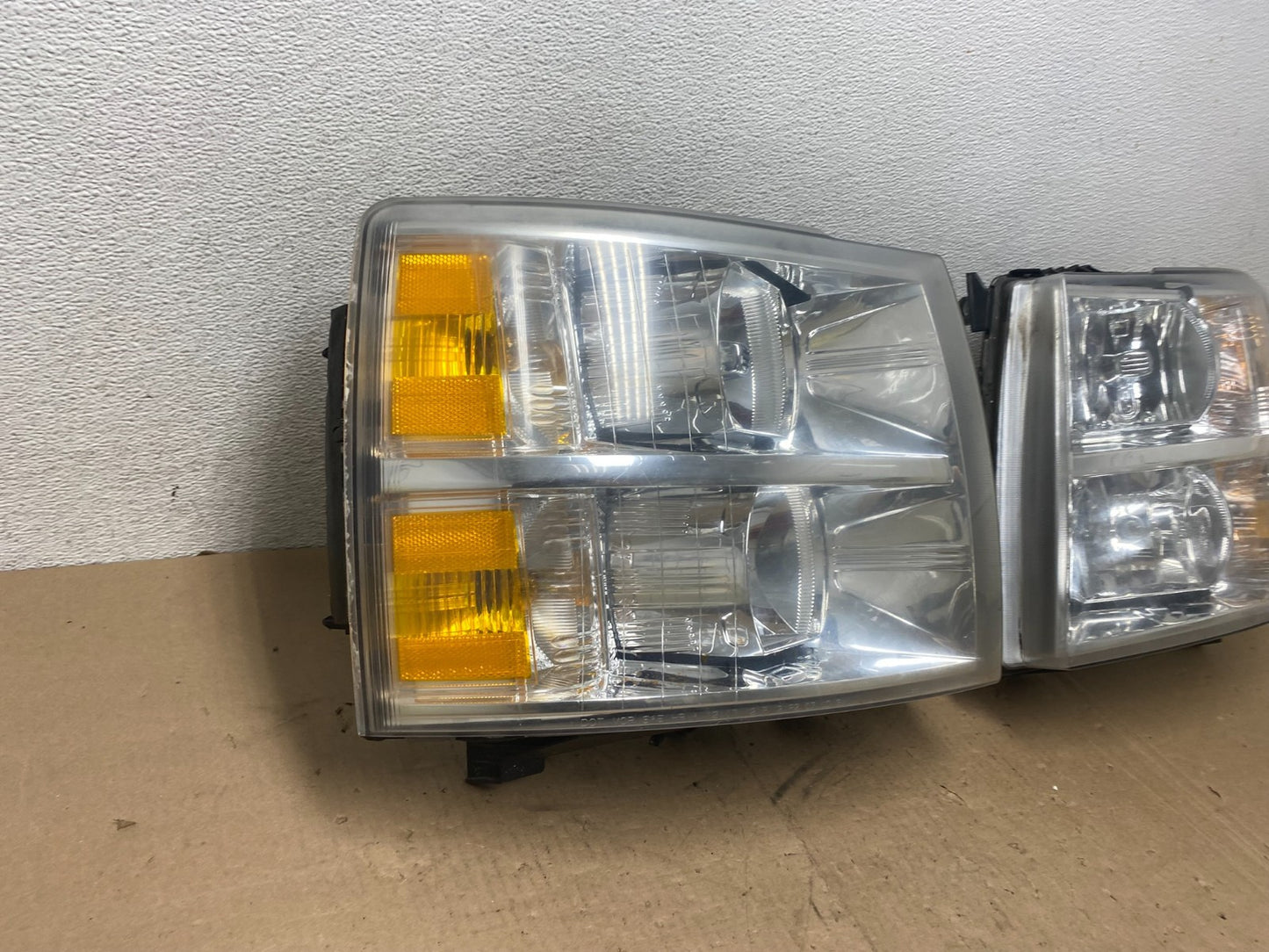 2007 to 2014 Chevrolet Silverado Left+Right Side Headlights AG4828 DW1