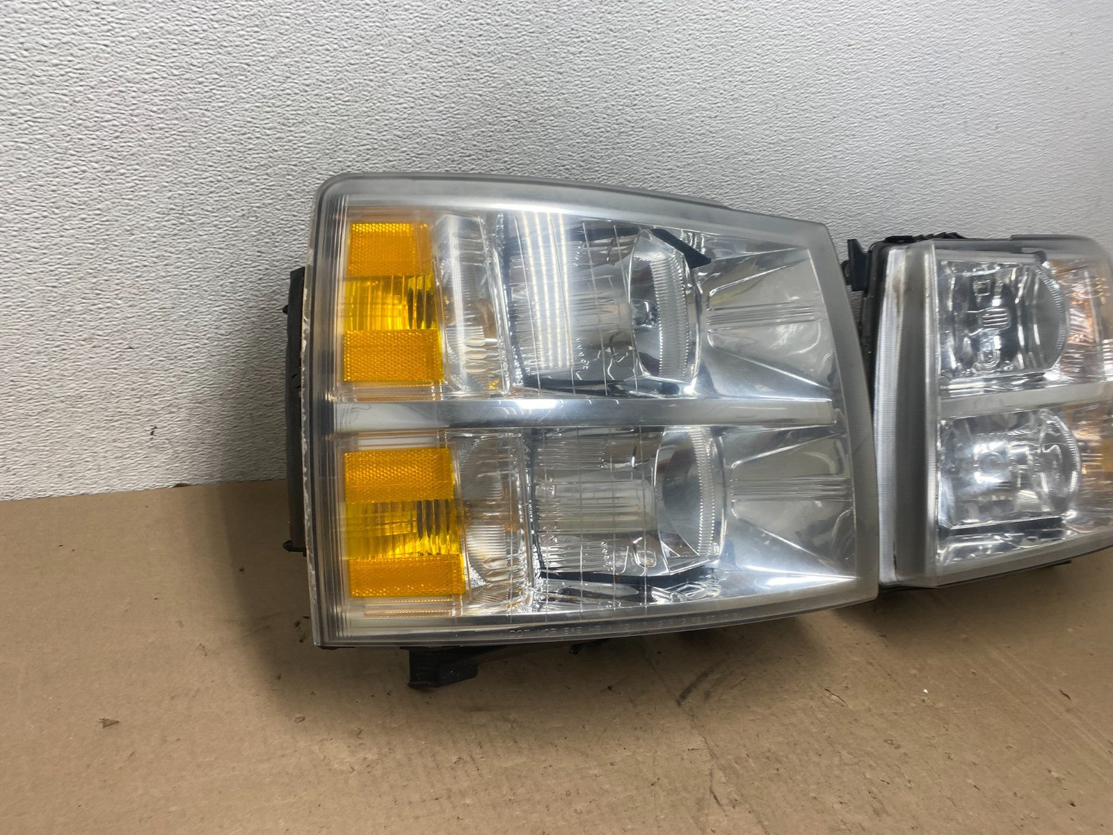 2007 to 2014 Chevrolet Silverado Left+Right Side Headlights AG4828 DW1