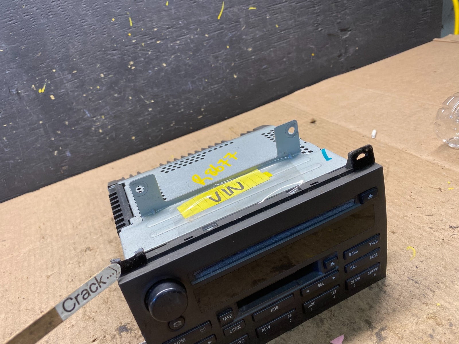 2003 - 2005 Lincoln Town Car AM/FM Radio Tape CD Player T6134 DG6