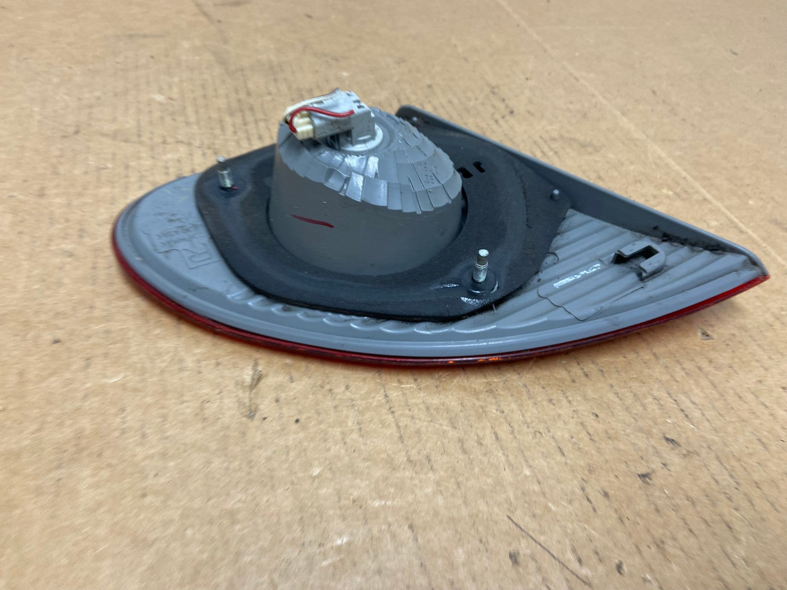 2003-2008 Toyota Corolla Inner Passenger Right RH Side Tail Light AD9138 LK5