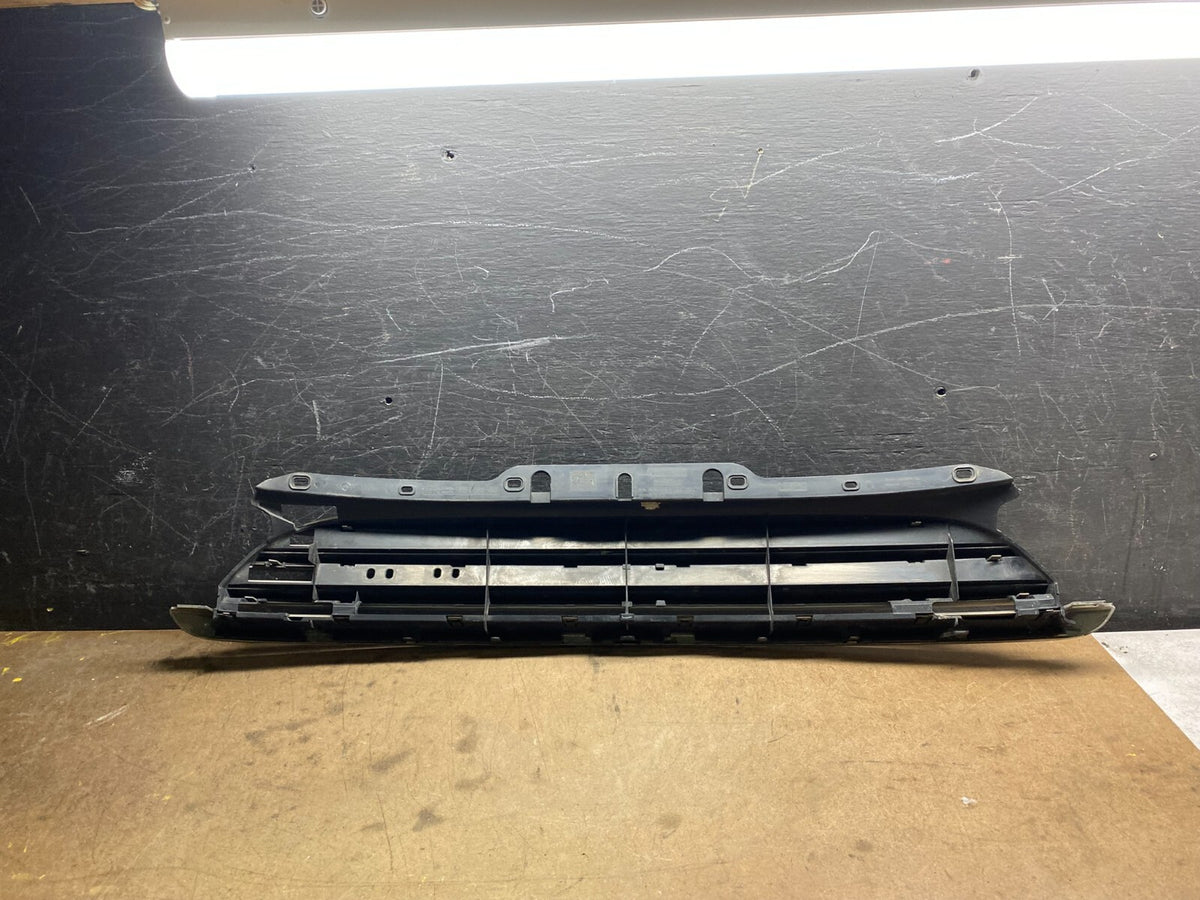 2011 to 2013 Mini Cooper Clubman Front Bumper Center Grille Grill L3908 DG5