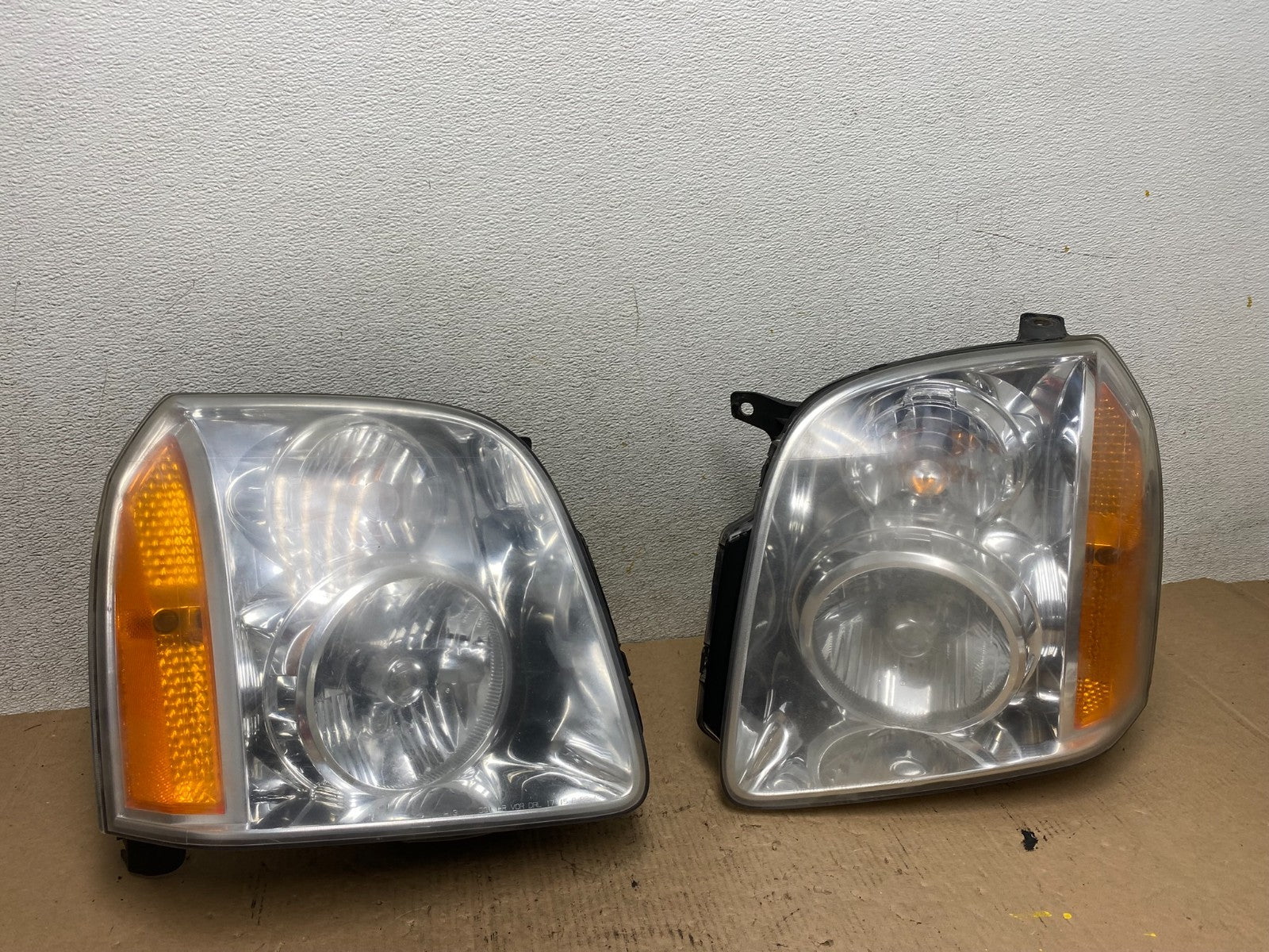 2007 - 2014 GMC Yukon Halogen Headlights Left+Right Side Set Q1717 DW0