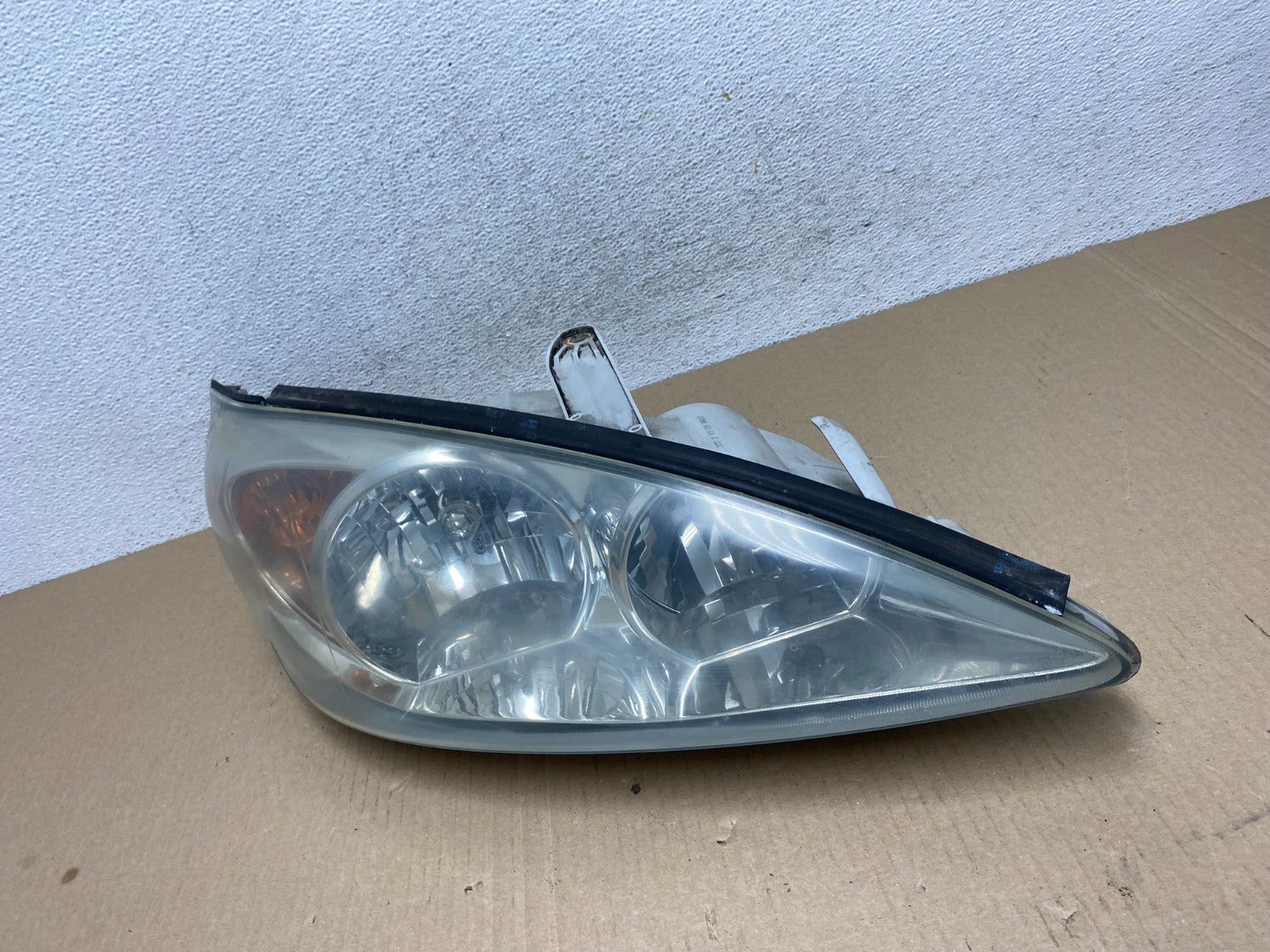 2002 to 2004 Toyota Camry Halogen Headlight Right Passenger Rh AF5779 DW1