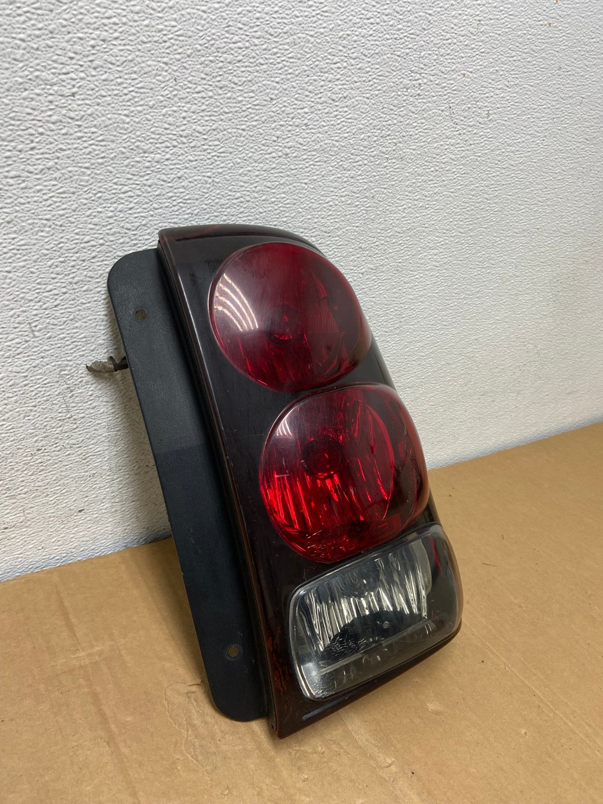 2002 to 2009 Chevrolet Trailblazer Right Passenger Rh Tail Light AC8579 LK2