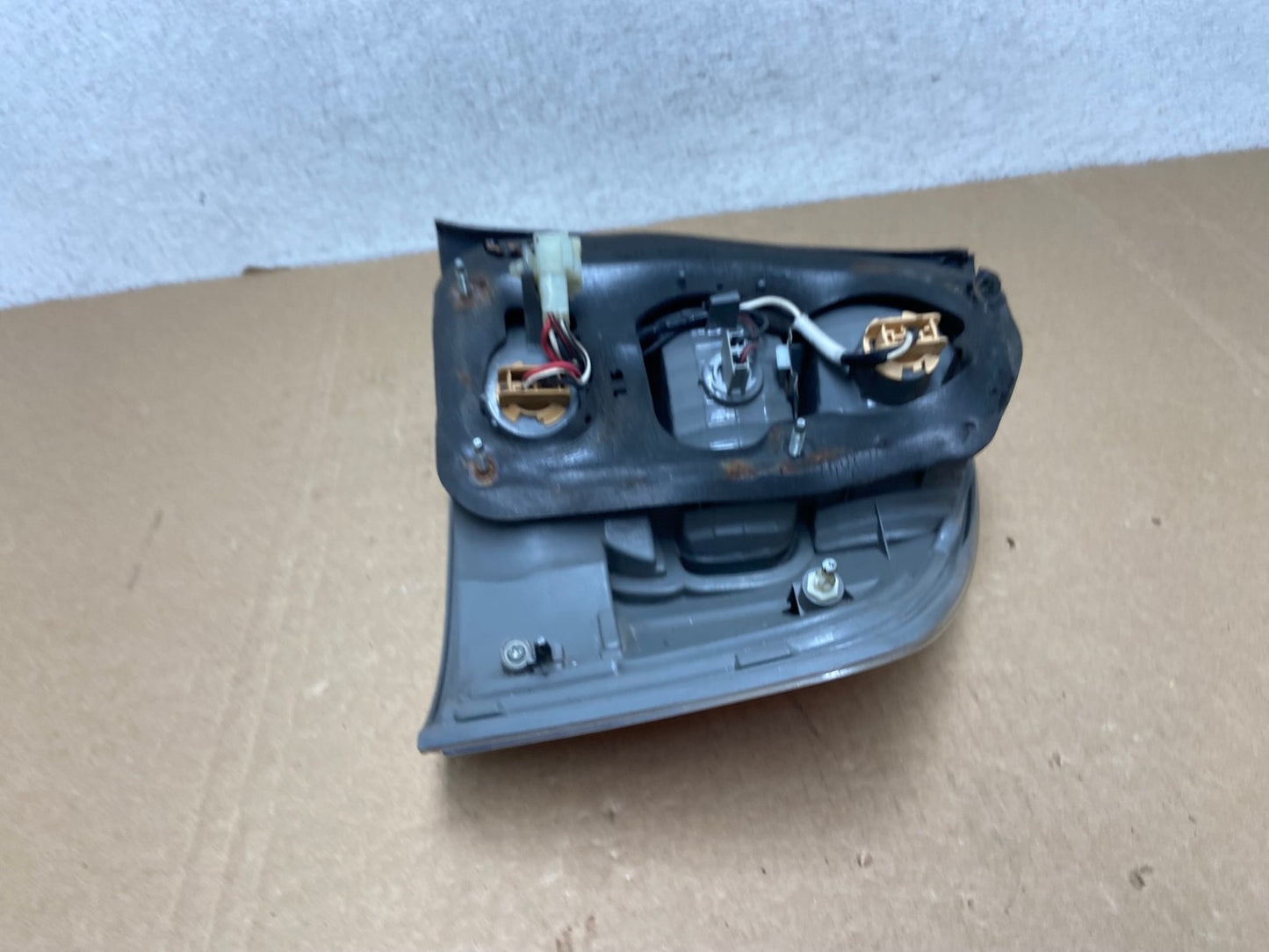 2005 to 2007 Subaru Legacy Outback Left Driver LH Tail Light AF9934 LK7