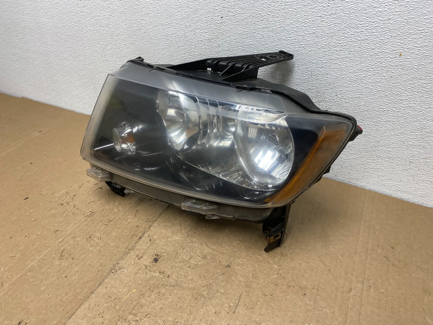 2011 to 2013 Jeep Grand Cherokee Halogen Left Driver Lh Headlight AC6054 DW1