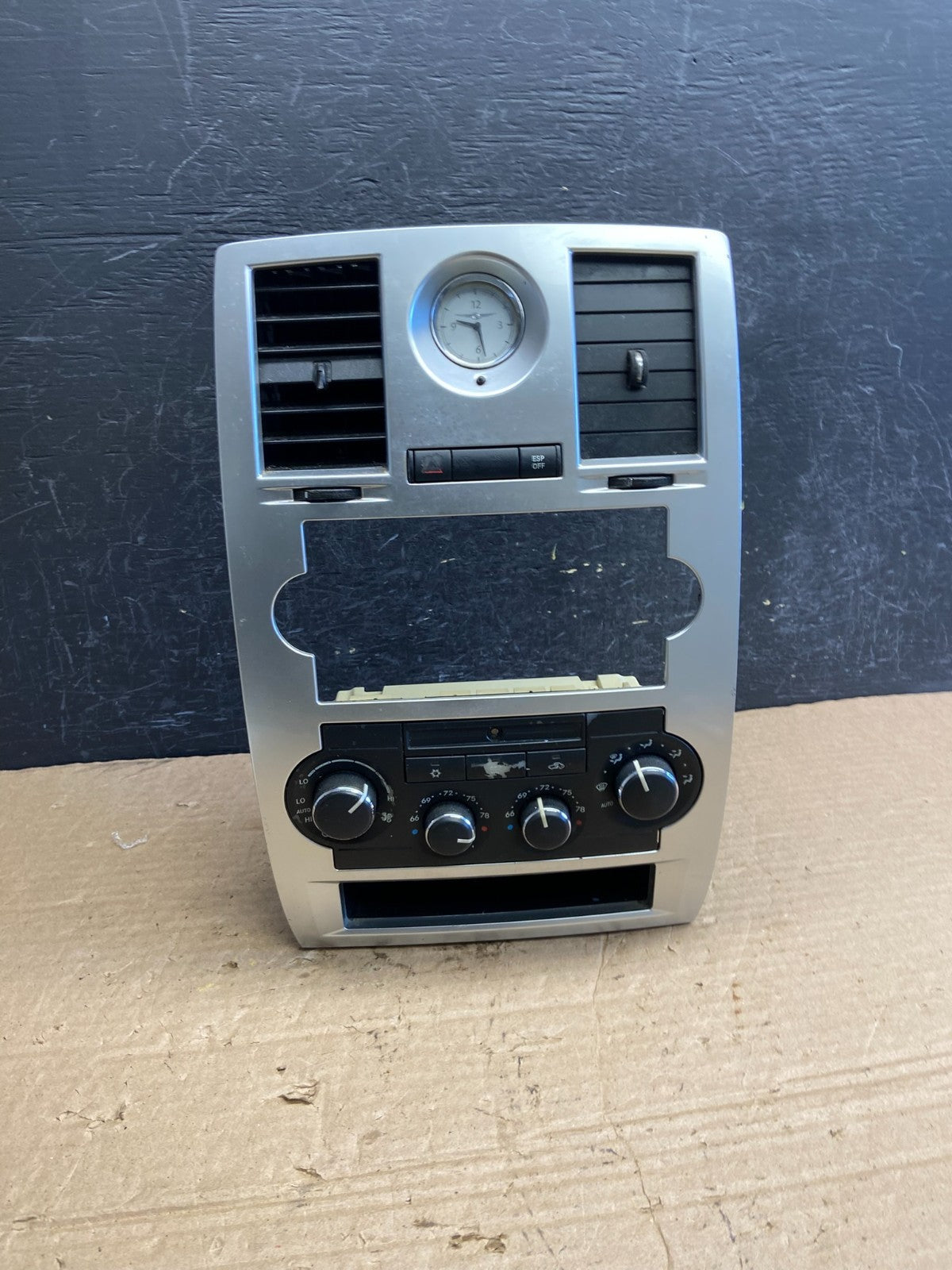 2008 to 2010 Chrysler 300 Dash Heater A/C Climate Control Radio Panel AF2249 DG0