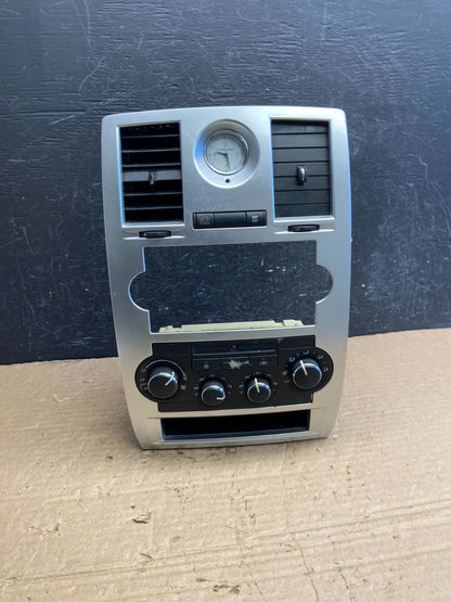 2008 to 2010 Chrysler 300 Dash Heater A/C Climate Control Radio Panel AF2249 DG0