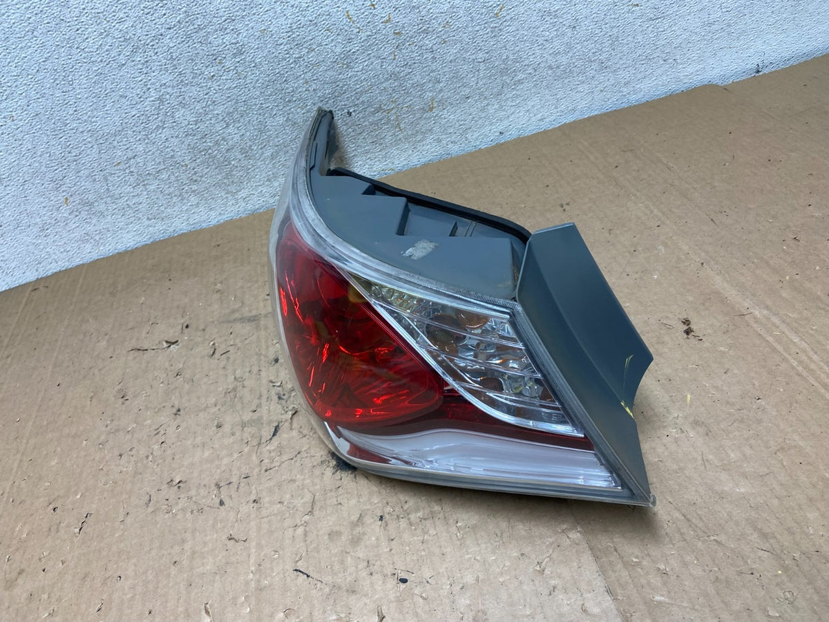 2011 - 2015 Hyundai Sonata Hybrid Left Driver LH Tail Light AI9152 LK1