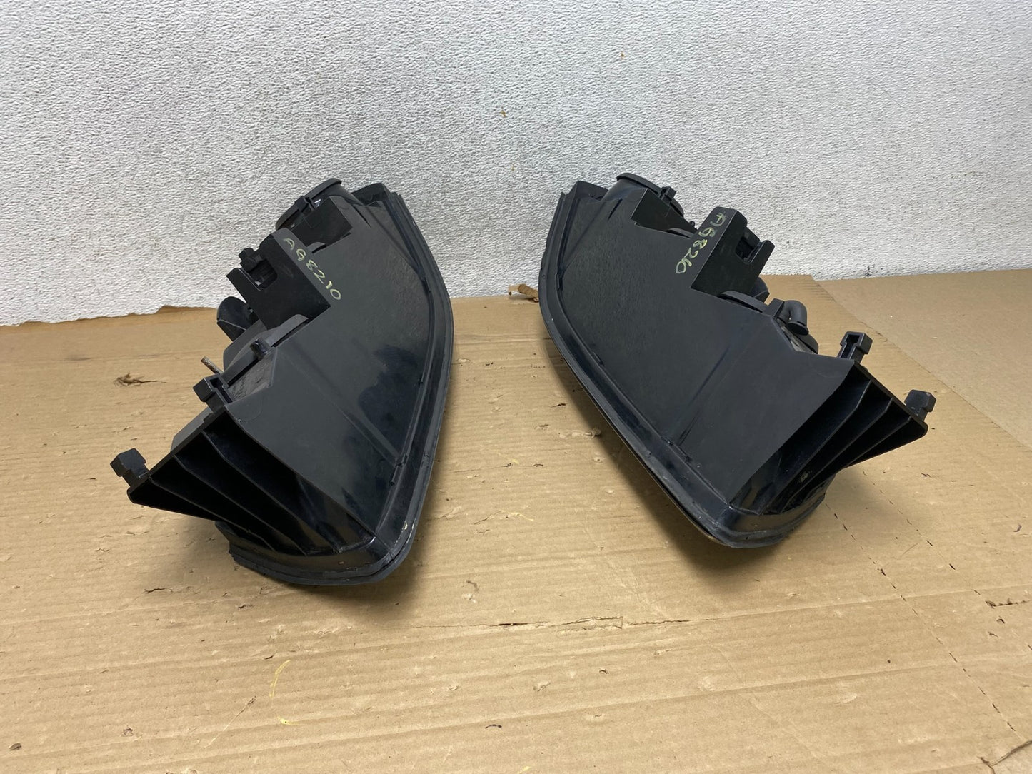 2000 to 2005 Chevrolet Impala Left+Right Set Headlights Halogen AG8210 DW8