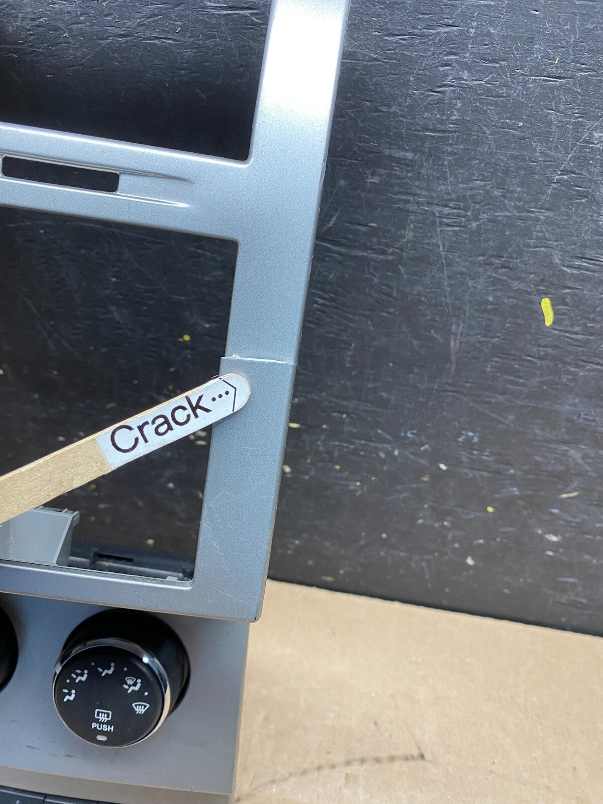 2007 to 2012 Dodge Nitro Dash Climate Temperature Control Radio Bezel o6957 DG1