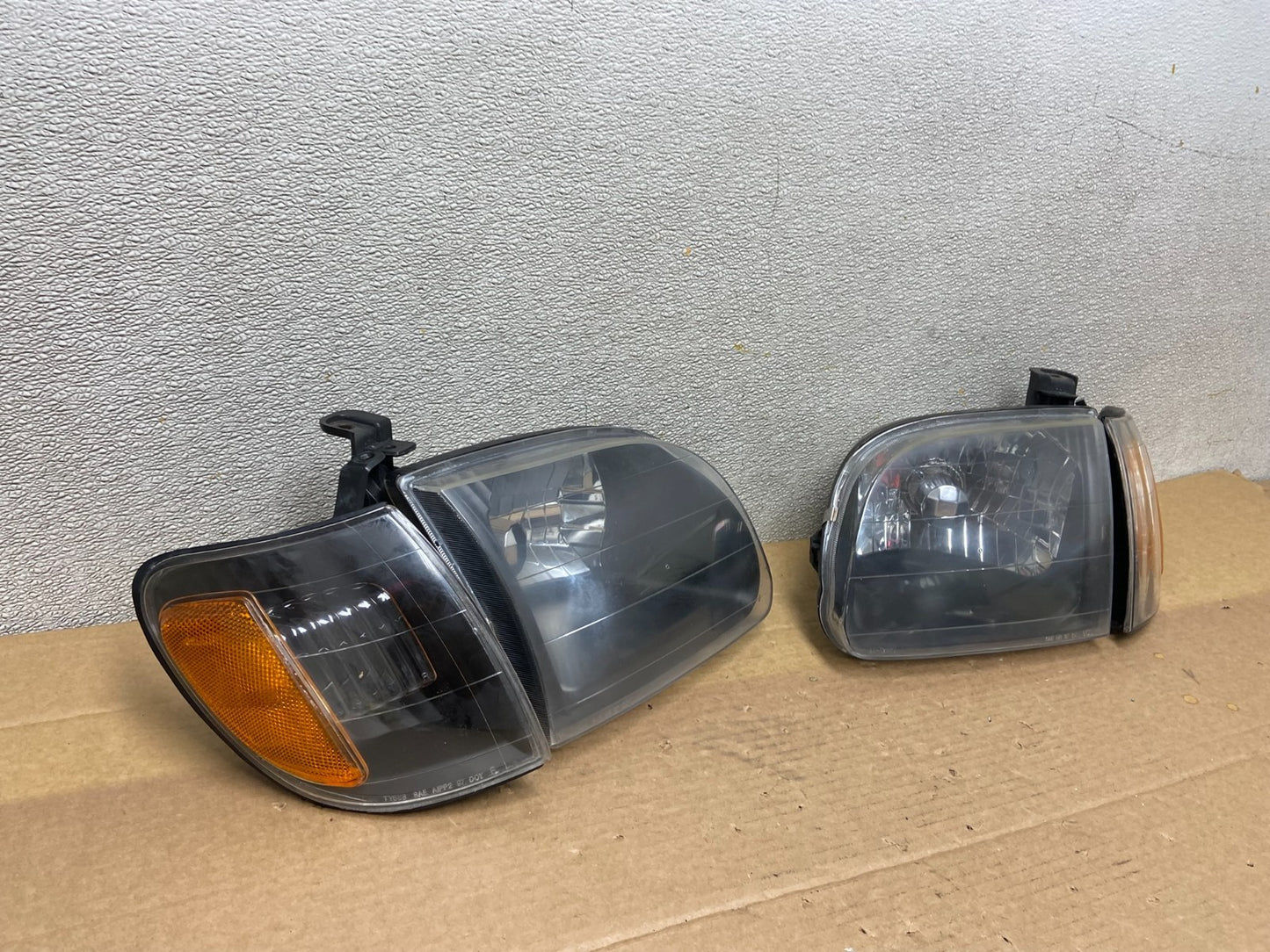 2000 - 2004 Toyota Tundra Left+Right Side Halogen Headlights AB5090 DW2
