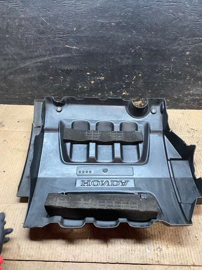 2005 to 2007 Honda Odyssey Black Engine Cover t9924 DG4