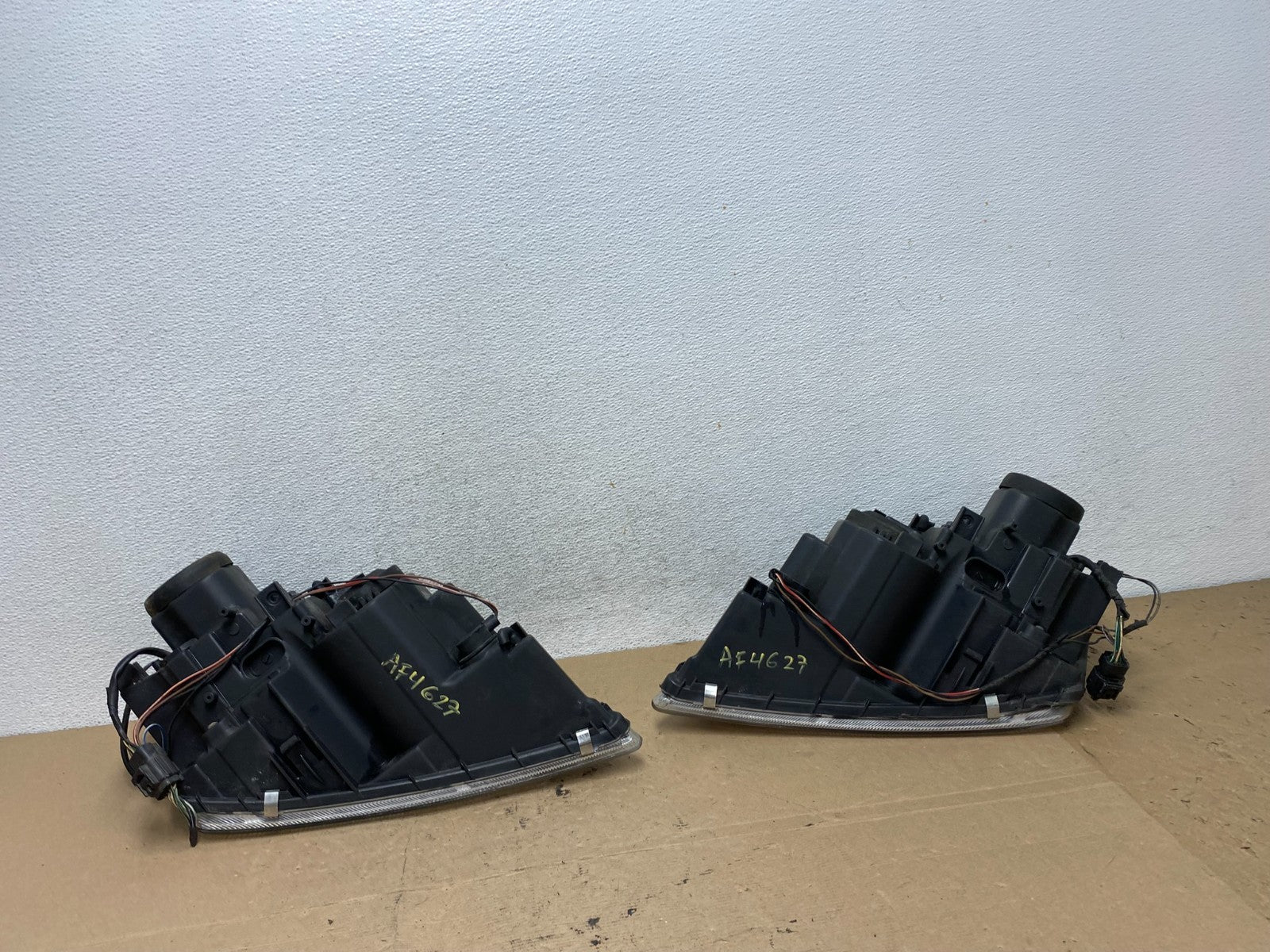 2004 to 2006 Chrysler Pacifica Headlights Left+Right Halogen AF4627 DW7