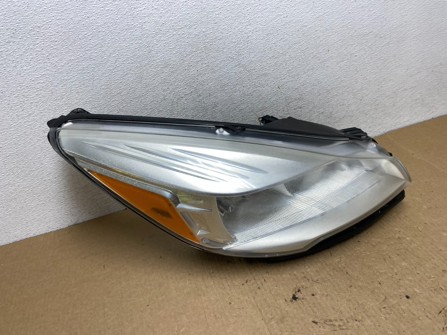 2013 - 2016 Ford Escape Headlight Right Passenger RH Side Halogen AF9777 DW2