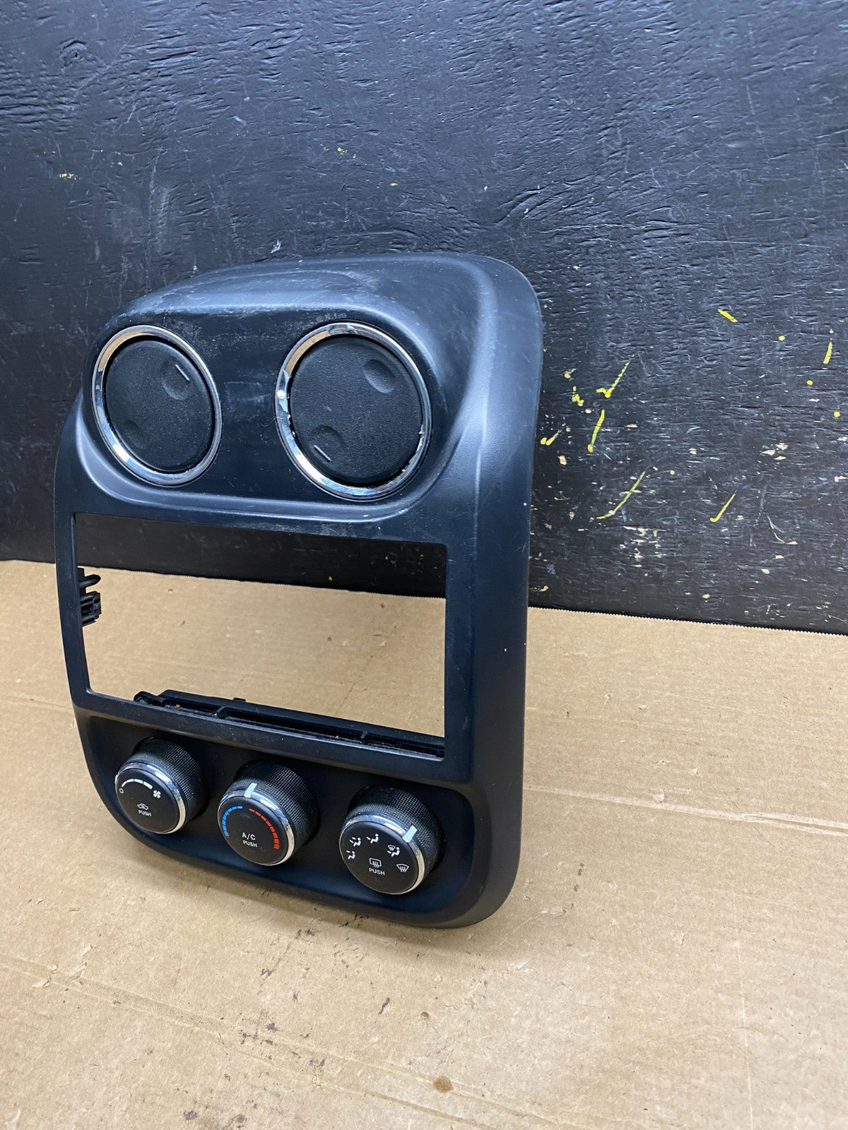 2011 to 2017 Jeep Patriot Dash Climate Temperature Control Radio Bezel W6584 DG1