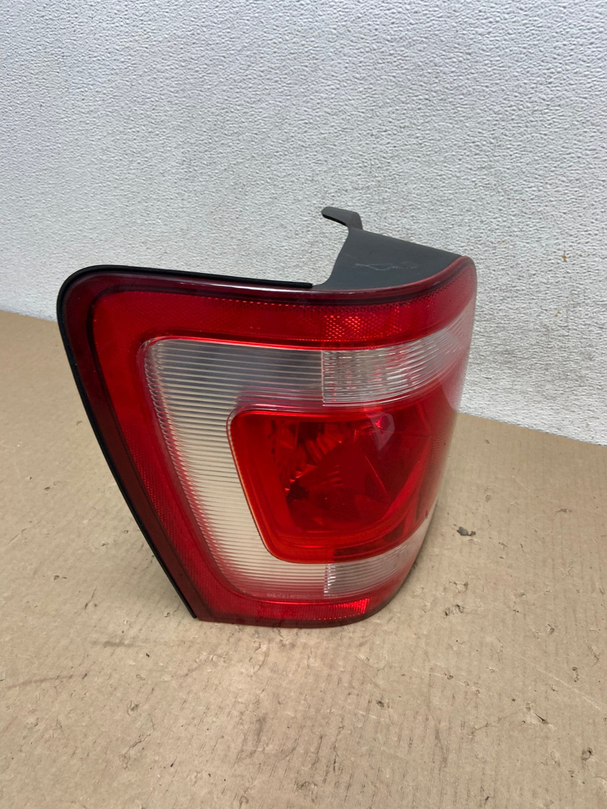 2008 to 2012 Ford Escape Left Driver LH Side Tail Light AG6527 LK2