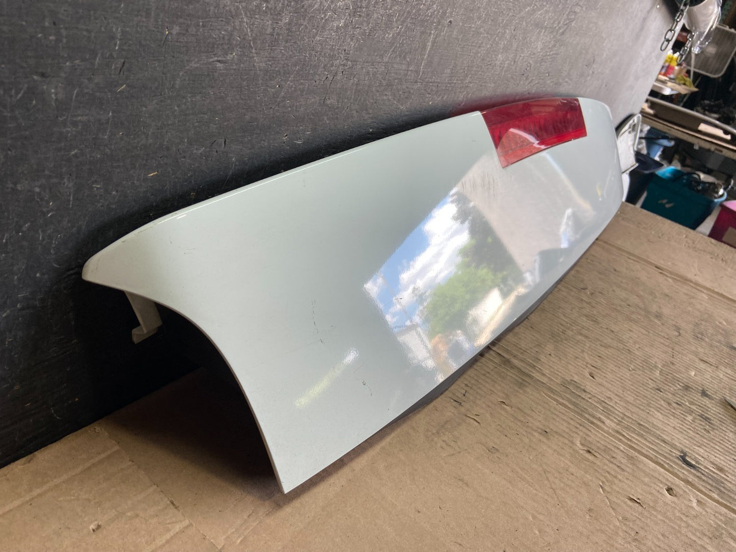 2007 to 2014 Chevrolet Tahoe Hybrid Spoiler Wing 3rd Brake Light  p8497 DG2