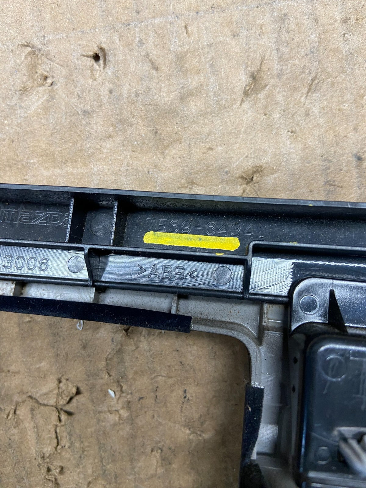 2010 - 2015 Mazda CX-9 Center Console Bezel Gear Shifter i5378 DG16