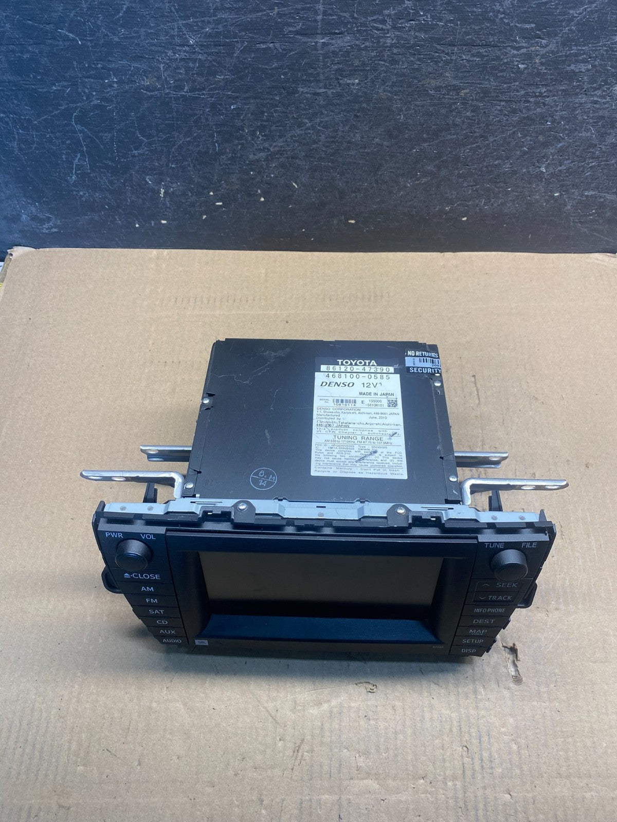 2010 to 2011 Toyota Prius Radio Stereo Receiver Aux CD Screen Player AH4787 DG3