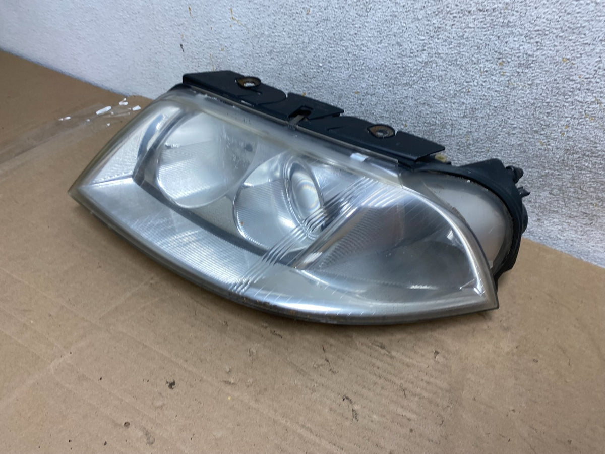 2001-2005 Volkswagen Passat Left Driver LH Halogen Headlight AH9420 DW1