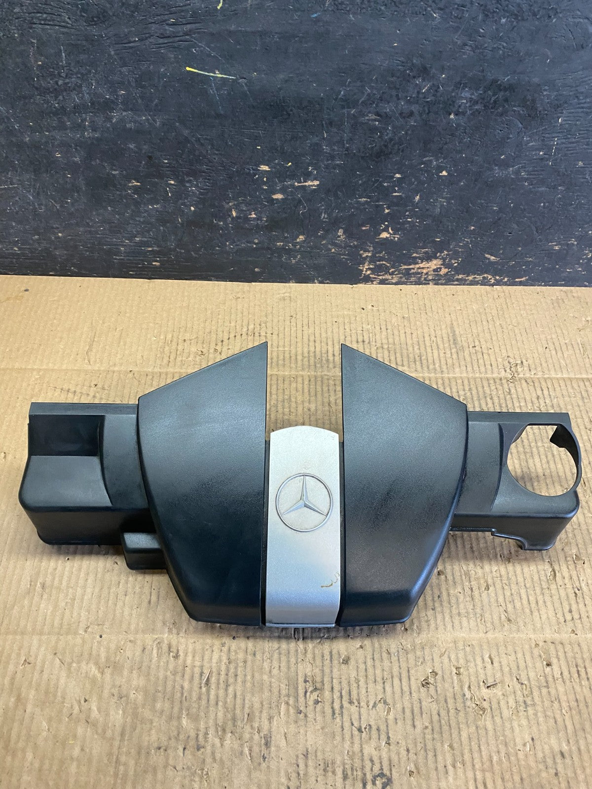 2002 to 2006 Mercedes C240 Engine Air Intake Cleaner Box t6775 DG0