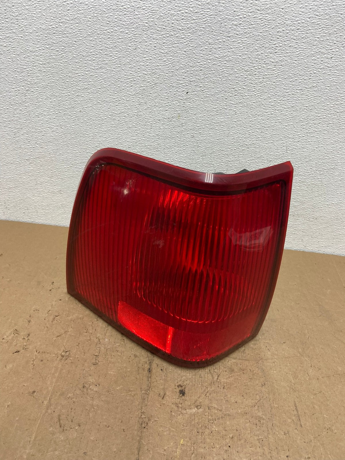 2003 to 2006 Lincoln Navigator Left Driver LH Side Tail Light AC7269 LK0