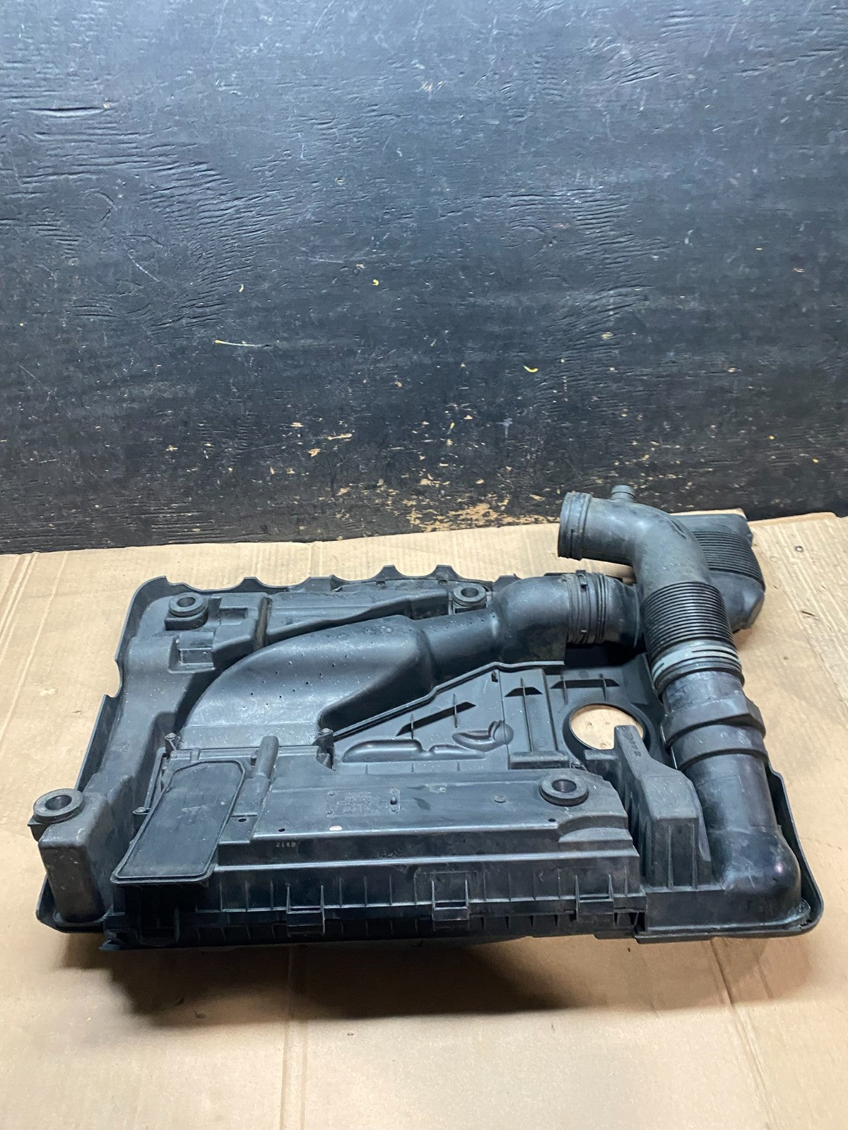 2005 to 2008 Volkswagen Jetta Beetle 2.5L Passat Engine Cover 07k129601j V9968 D5
