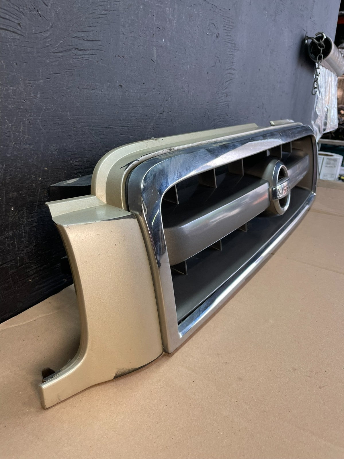 2002 2003 2004 Nissan Pathfinder Front Upper Grill Grille AD8312 DG2