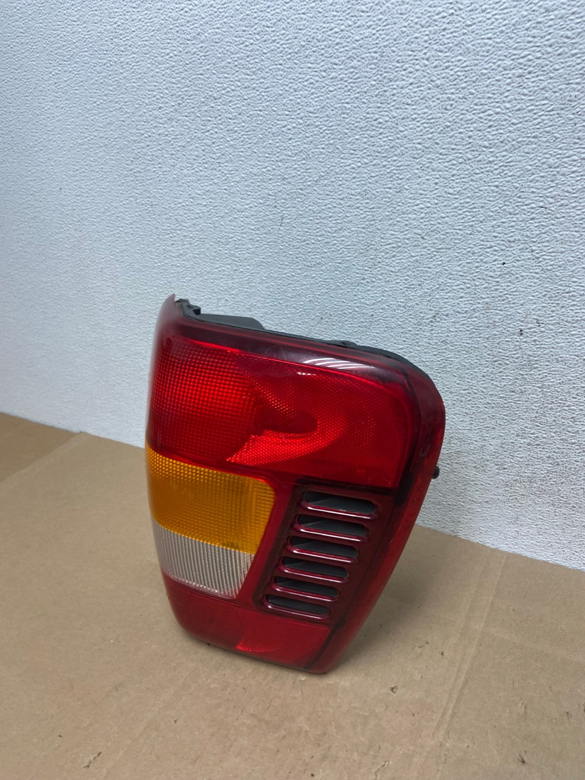 1999-2004 Jeep Grand Cherokee WJ Right Passenger Side Rh Tail Light AE4999 LK1