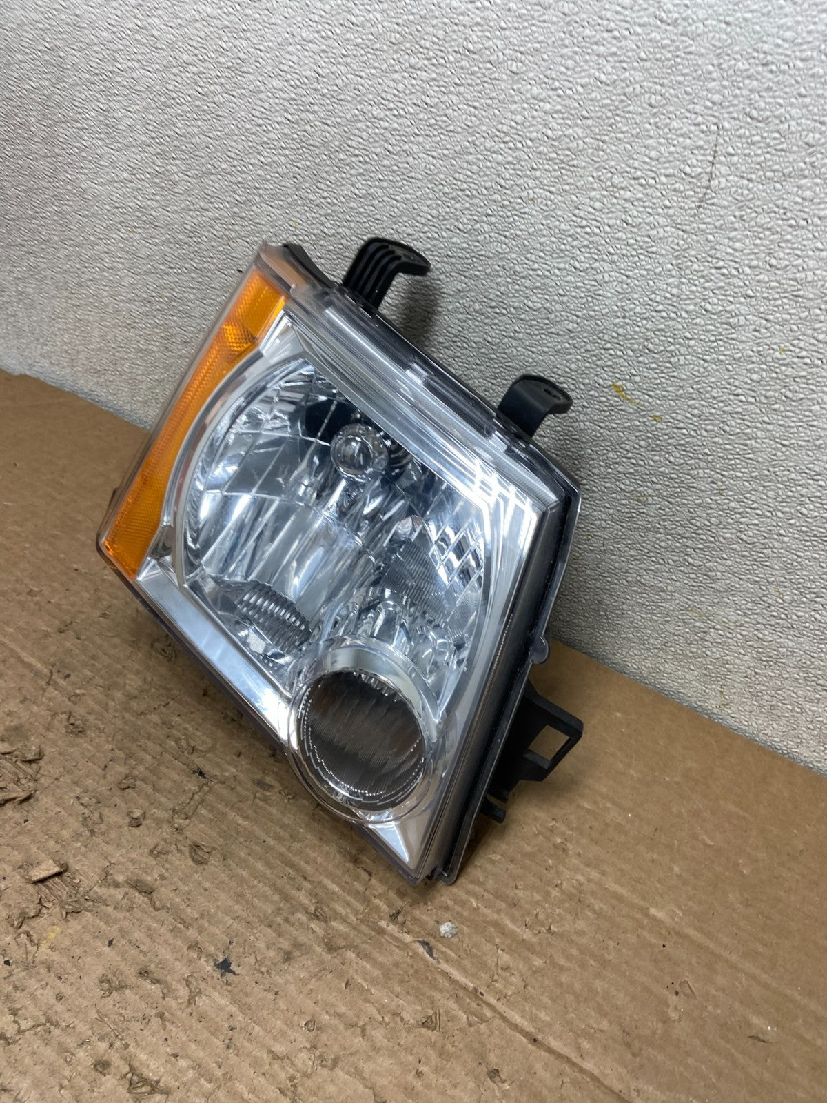 2005 - 2015 Nissan Xterra Right Passenger Side Headlight Z3739 PS1