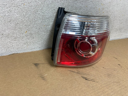 2007 to 2012 GMC Acadia Halogen Tail Light Right Passenger RH Side AH4473 DW1