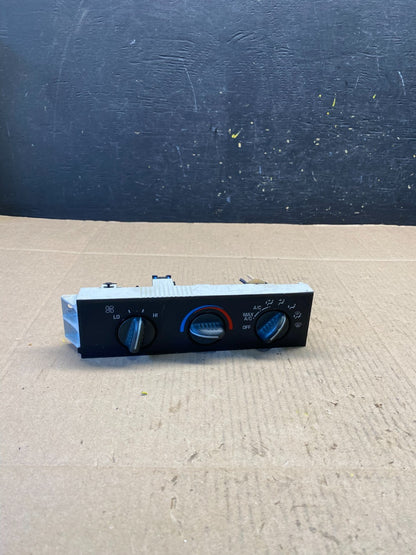 2001 - 2007 GMC Chevrolet Express 1500 Climate Control A/C R5954 DG0