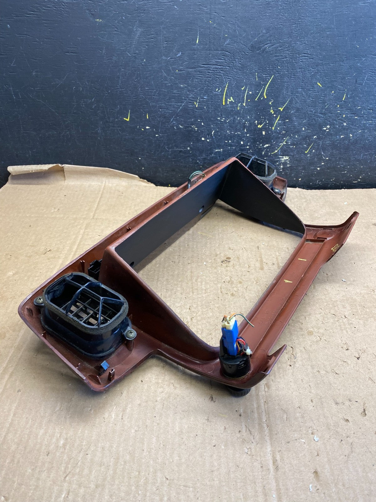 Nissan UD1400 UD1800 Radio Air Vent Bezel Trim OEM Z1723 DG3