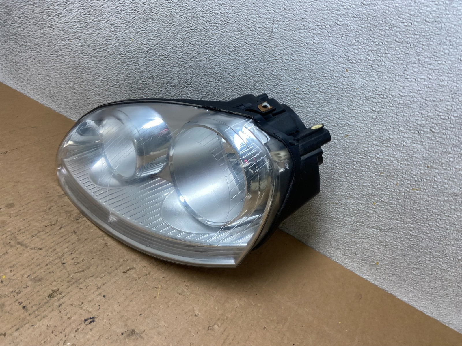2005 to 2010 Volkswagen Jetta Left Driver LH Side Headlight Halogen Z7875 DW1
