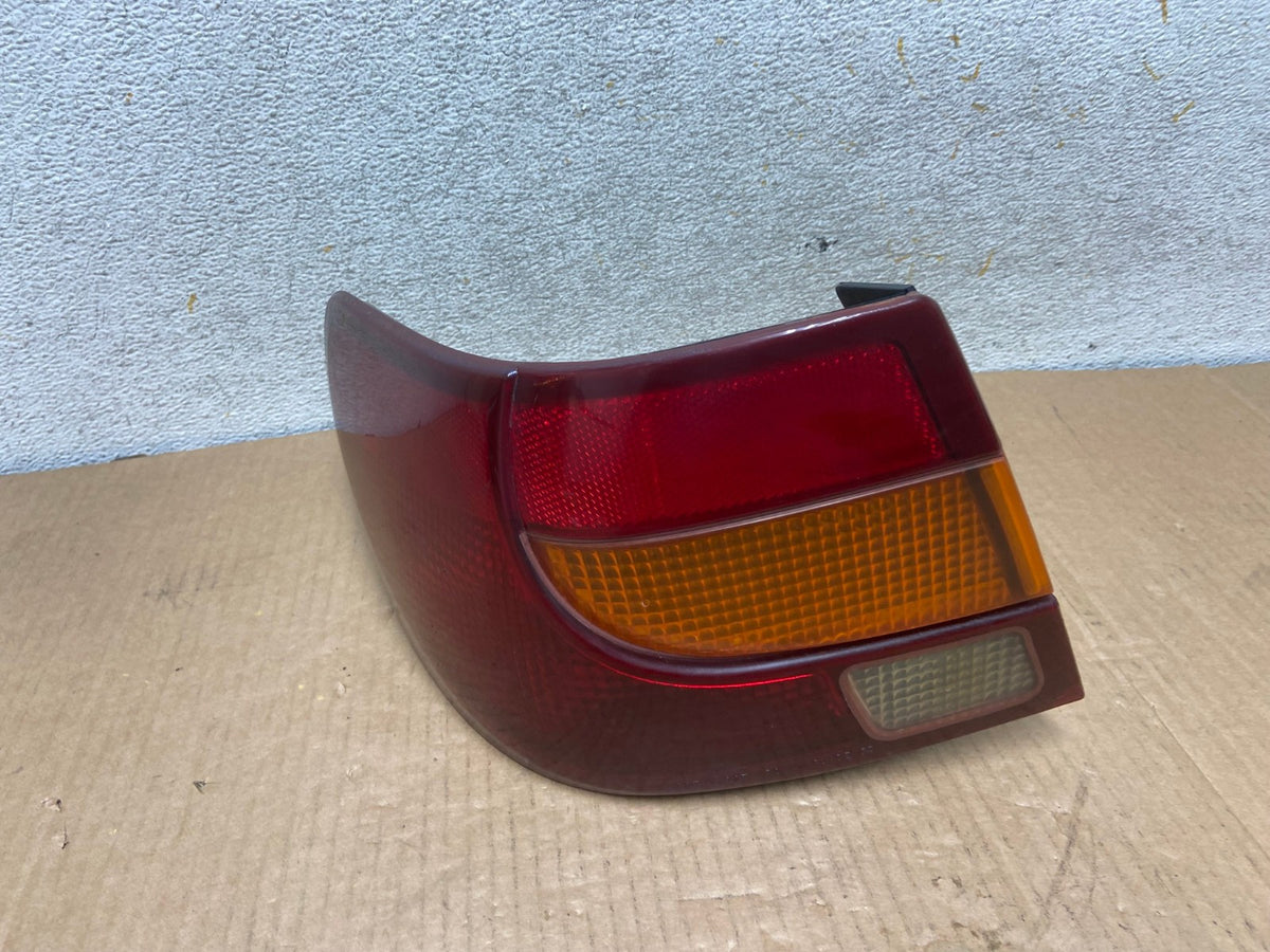 2000-2002 Saturn SL S-Series Left Driver LH Side Tail Light AI6993 LK0