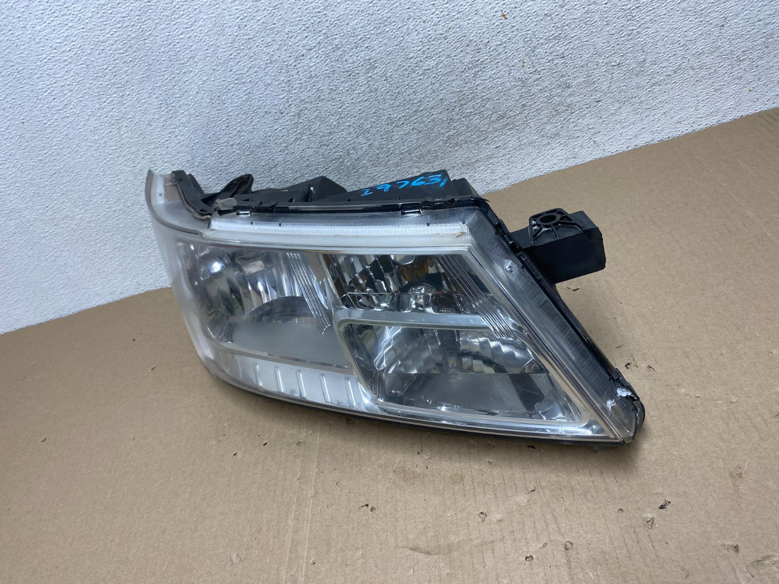 2009 to 2017 Dodge Journey Headlight Right Passenger Rh Halogen AG6855 DW1