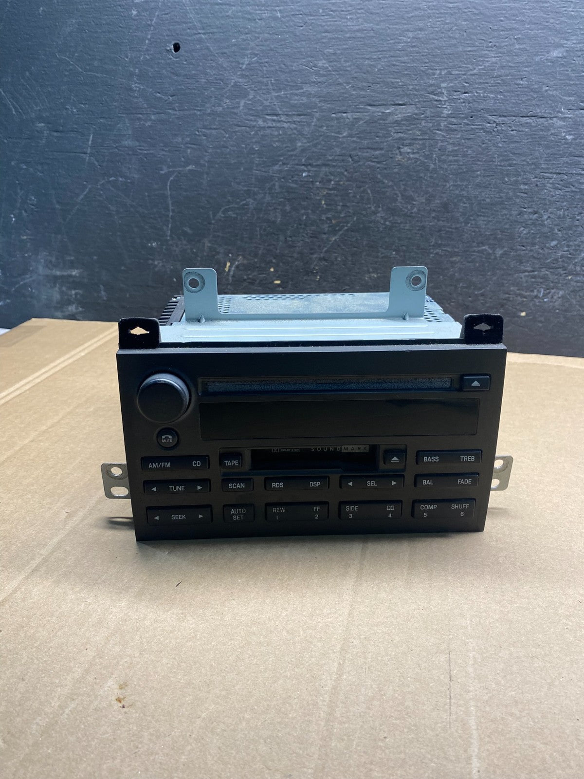 2003 - 2005 Lincoln Town Car RDS AM/FM Radio Tape CD Player ae7909 DG0