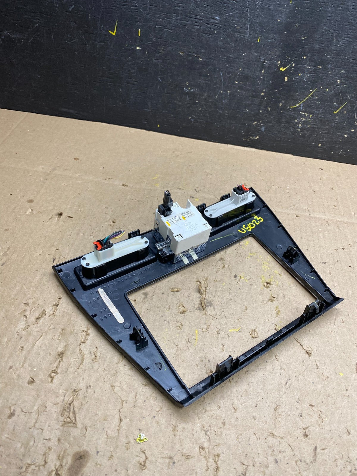 2006 to 2009 Ford Fusion Center Dash Clock Radio Bezel Trim U5023 DG3