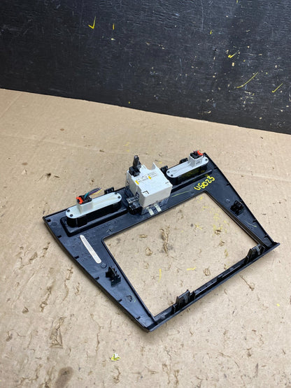 2006 to 2009 Ford Fusion Center Dash Clock Radio Bezel Trim U5023 DG3