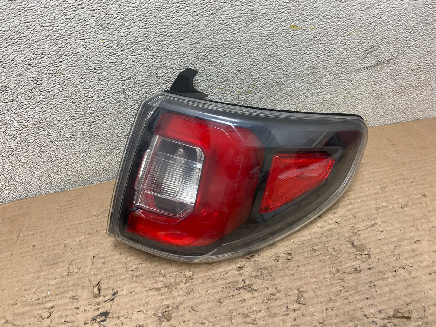 2013 to 2016 GMC Acadia Right Passenger RH Side Tail Light AA9778 LK0
