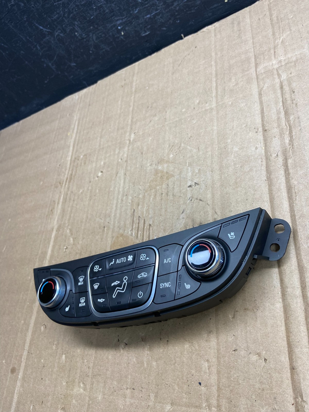 2016 to 2018 Chevrolet Malibu AC Heat Temperature Climate Control AD7195 DG1