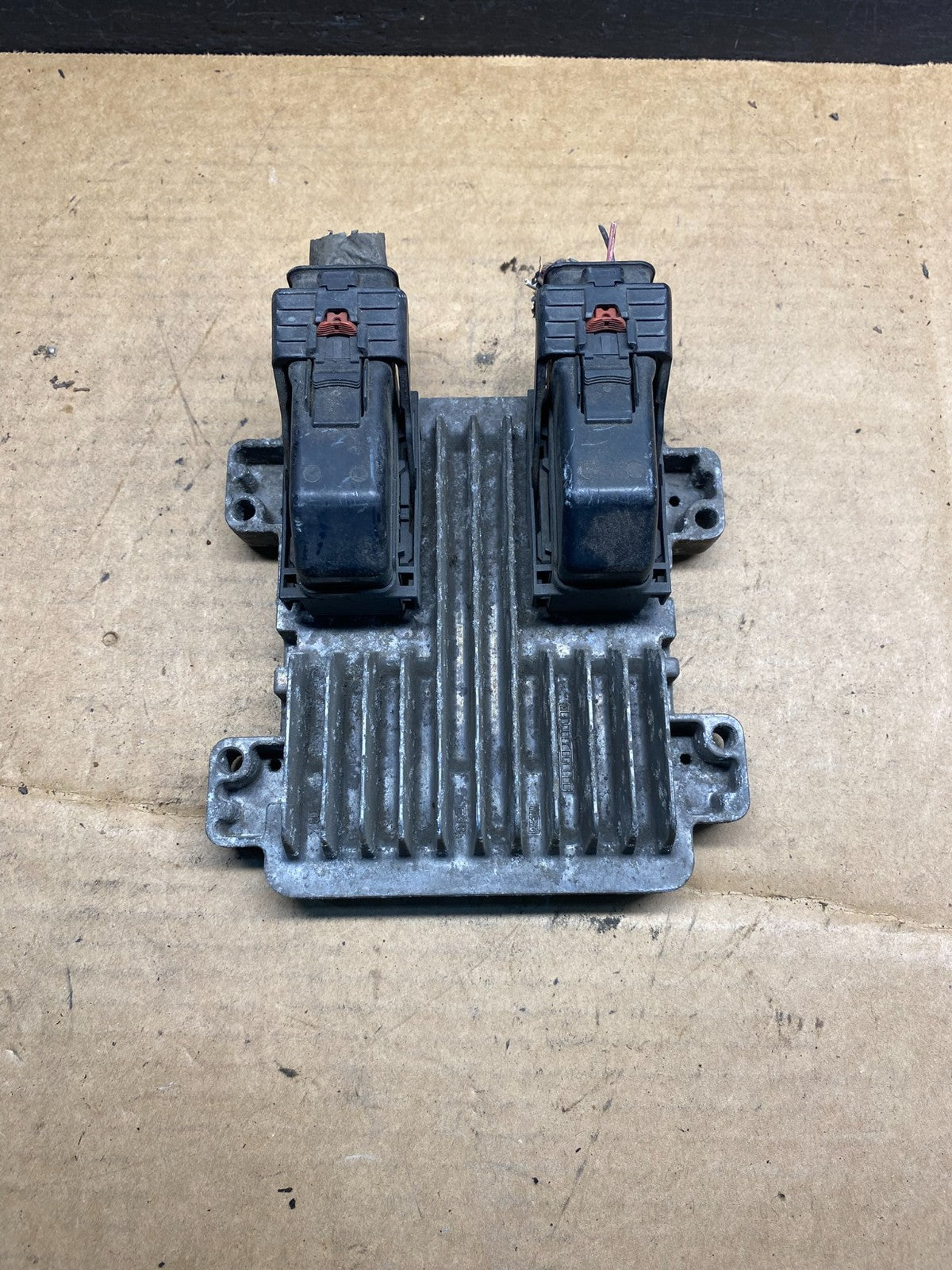 2010 to 2013 Chevrolet Silverado Yukon Engine Control Module ECM ECU ad7263 DG0