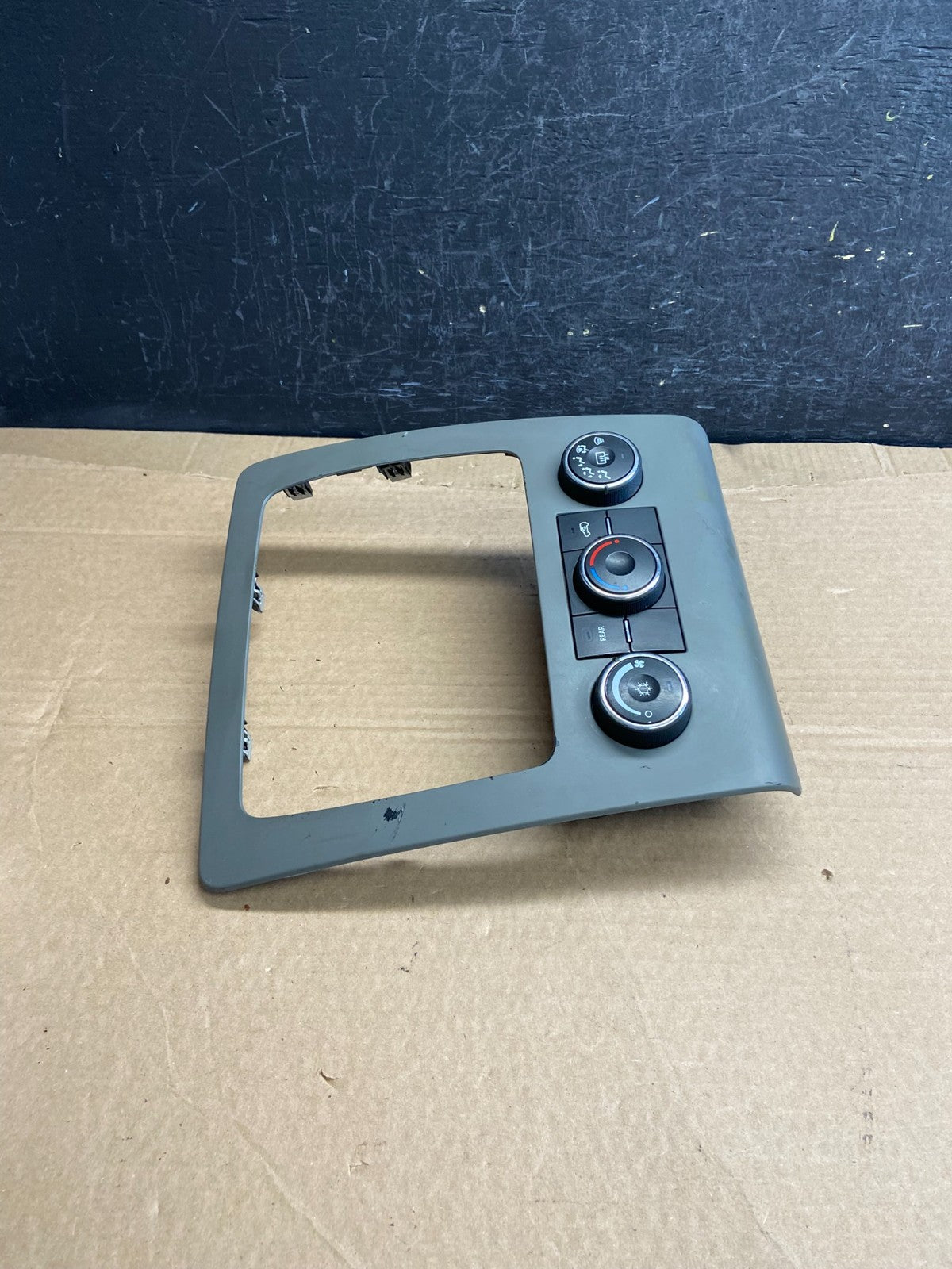 2013 to 2017 Chevrolet Traverse Radio Bezel Ac Heater Climate Control AF2436 DG1