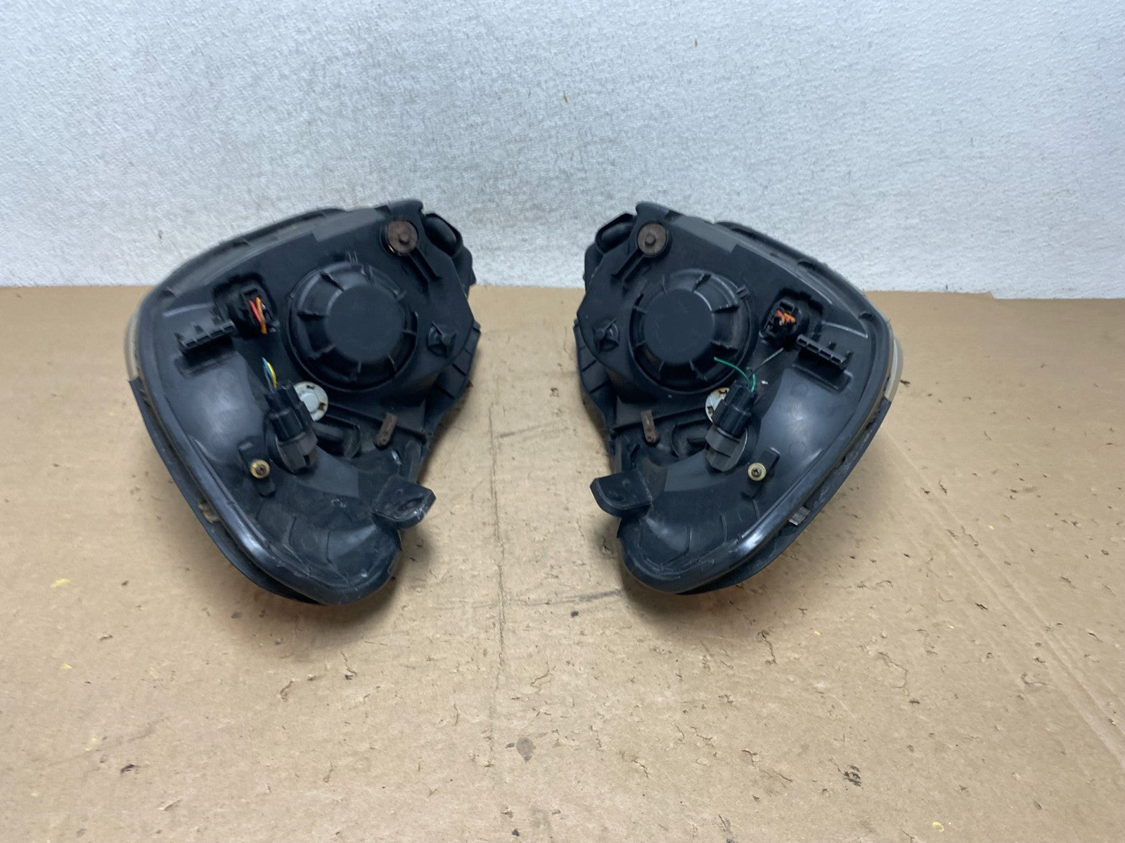 2006 to 2011 Hyundai Accent Sedan Left+Right Halogen Headlights AG5685 DW12