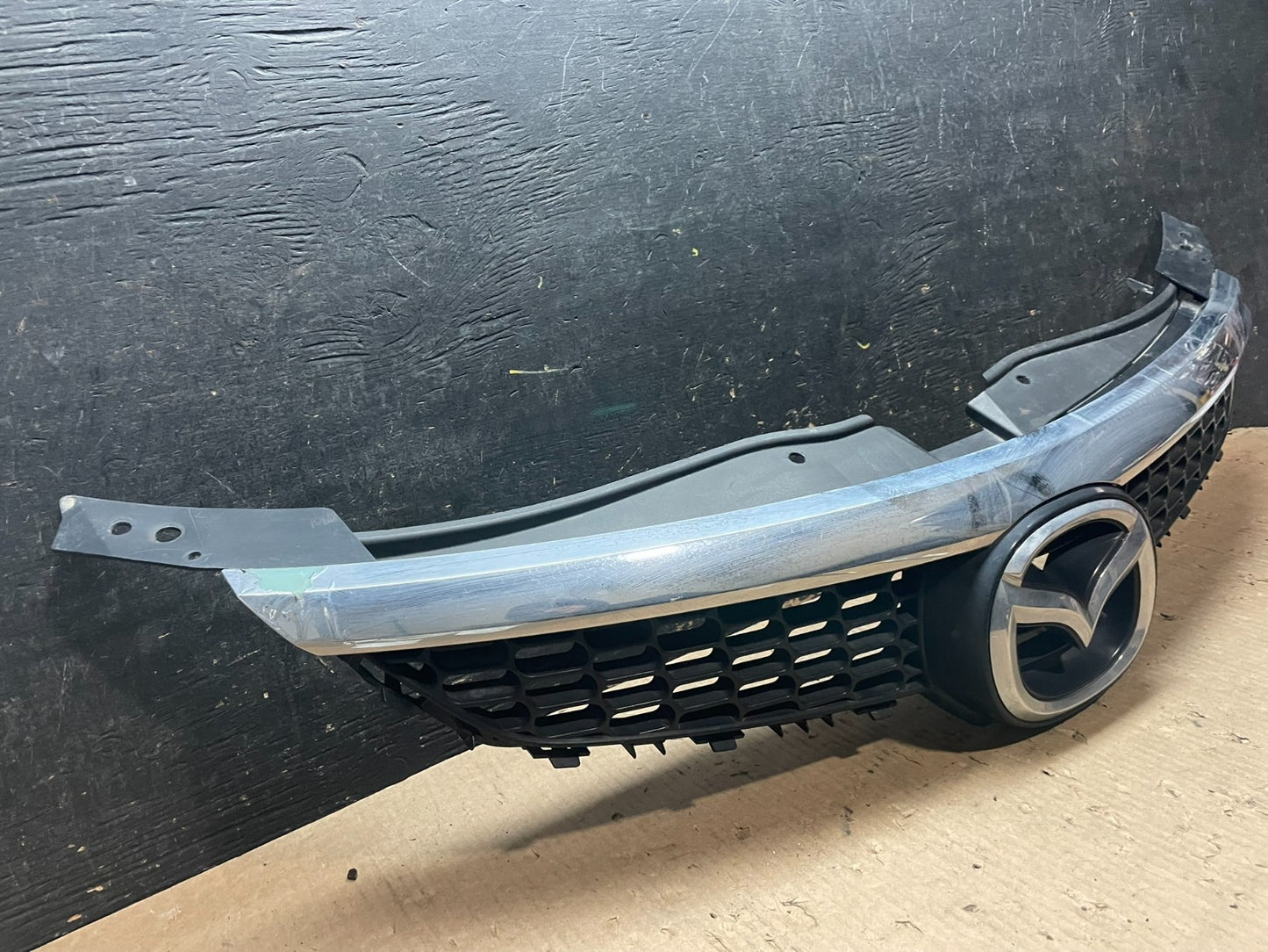 2007 - 2009 Mazda CX9 CX-9 Front Upper Grill Grille Emblem OEM Z3293 DG1