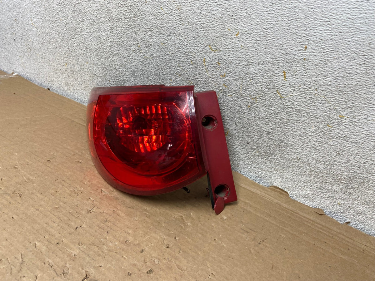2009 2010 2011 2012 Chevrolet Traverse Left Driver LH Tail Light AH8431 LK2