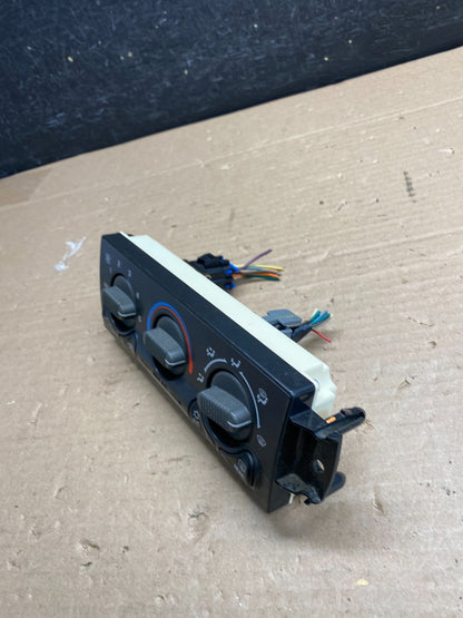 1999-2001 Chevrolet Tahoe AC Climate Control HVAC Rear Window Defogger AG5268 DG2